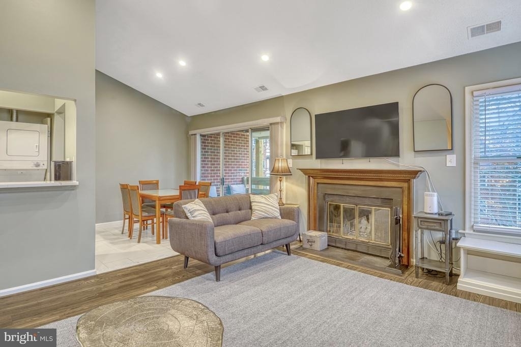 7598 Lakeside Village Drive - Photo 4