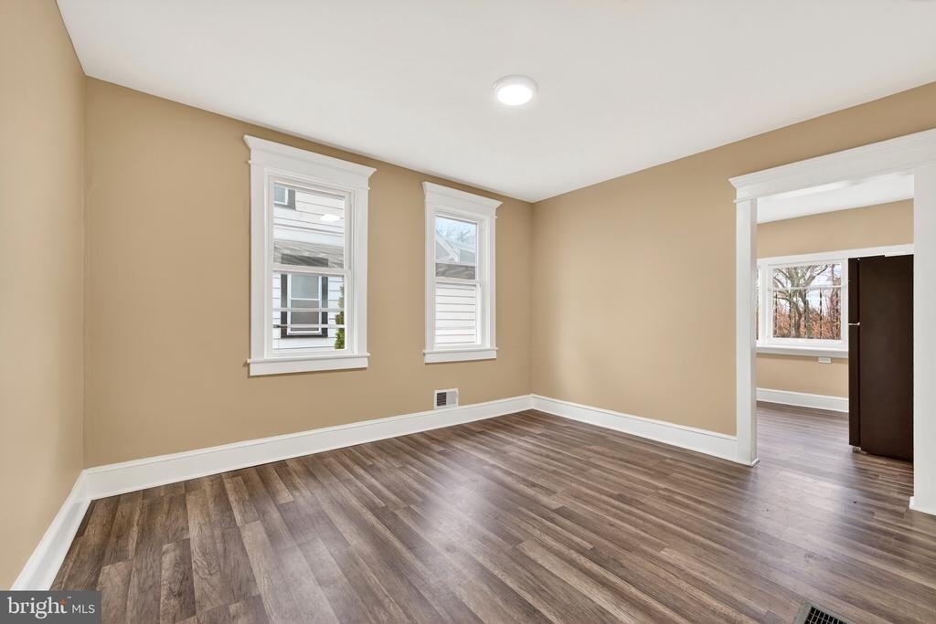541 Engard Avenue - Photo 5
