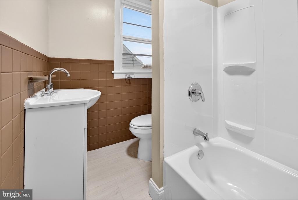 541 Engard Avenue - Photo 8