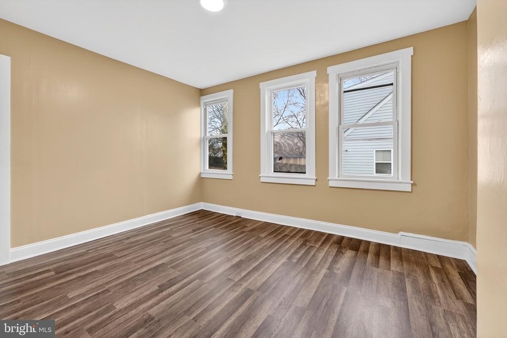 541 Engard Avenue - Photo 9