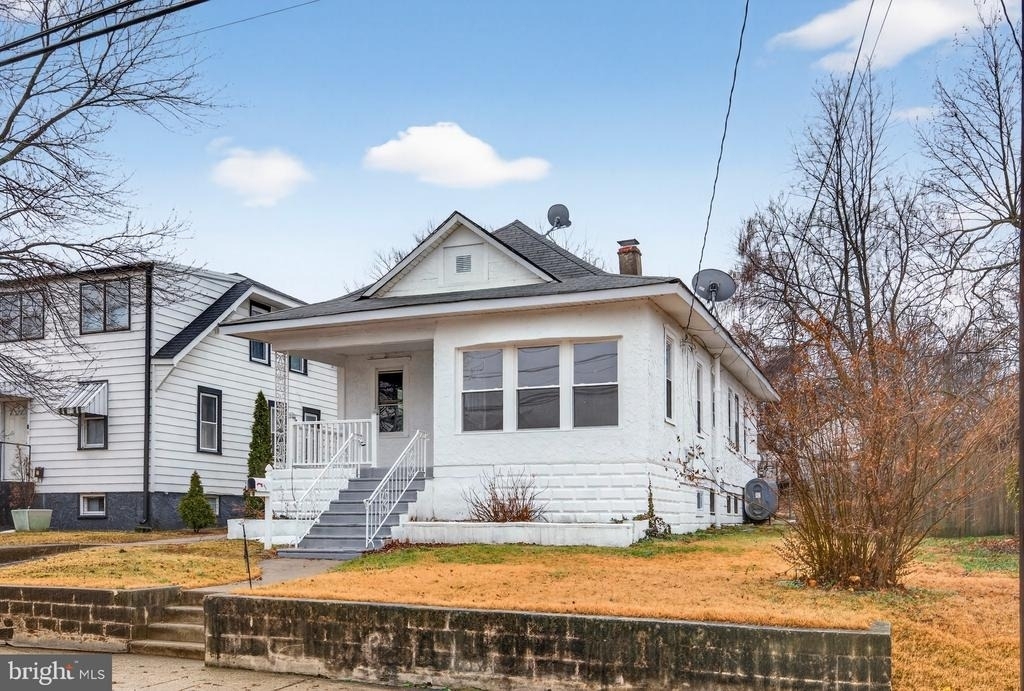541 Engard Avenue - Photo 0
