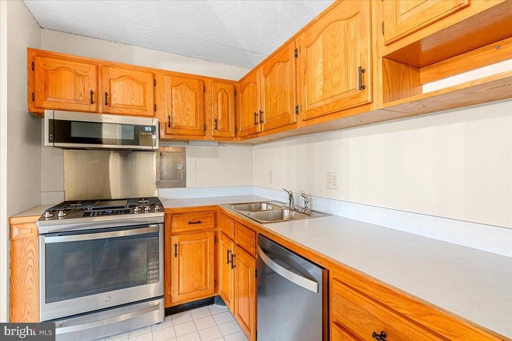 1745 Edgewood Hill Circle - Photo 10