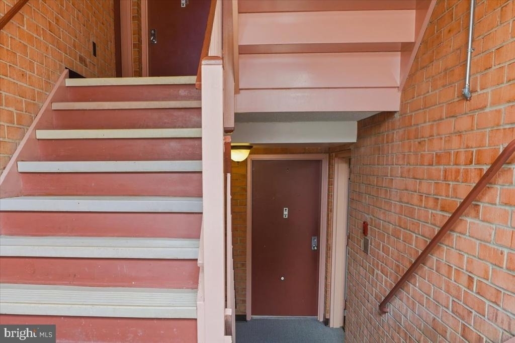 1745 Edgewood Hill Circle - Photo 2