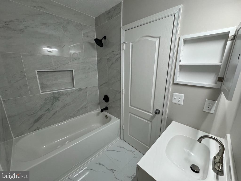 4641 Deepwood Court - Photo 13