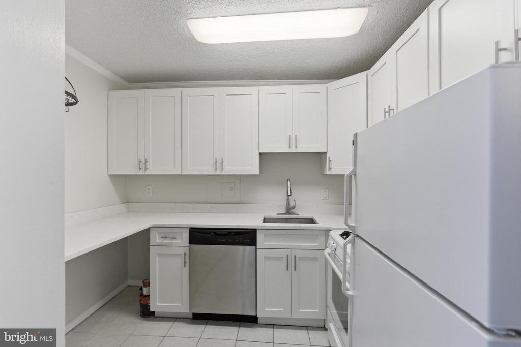 5225 Pooks Hill Road - Photo 7