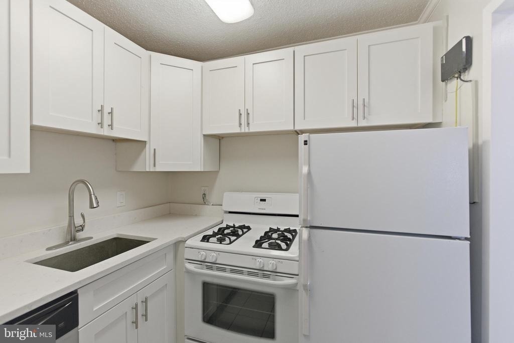 5225 Pooks Hill Road - Photo 6