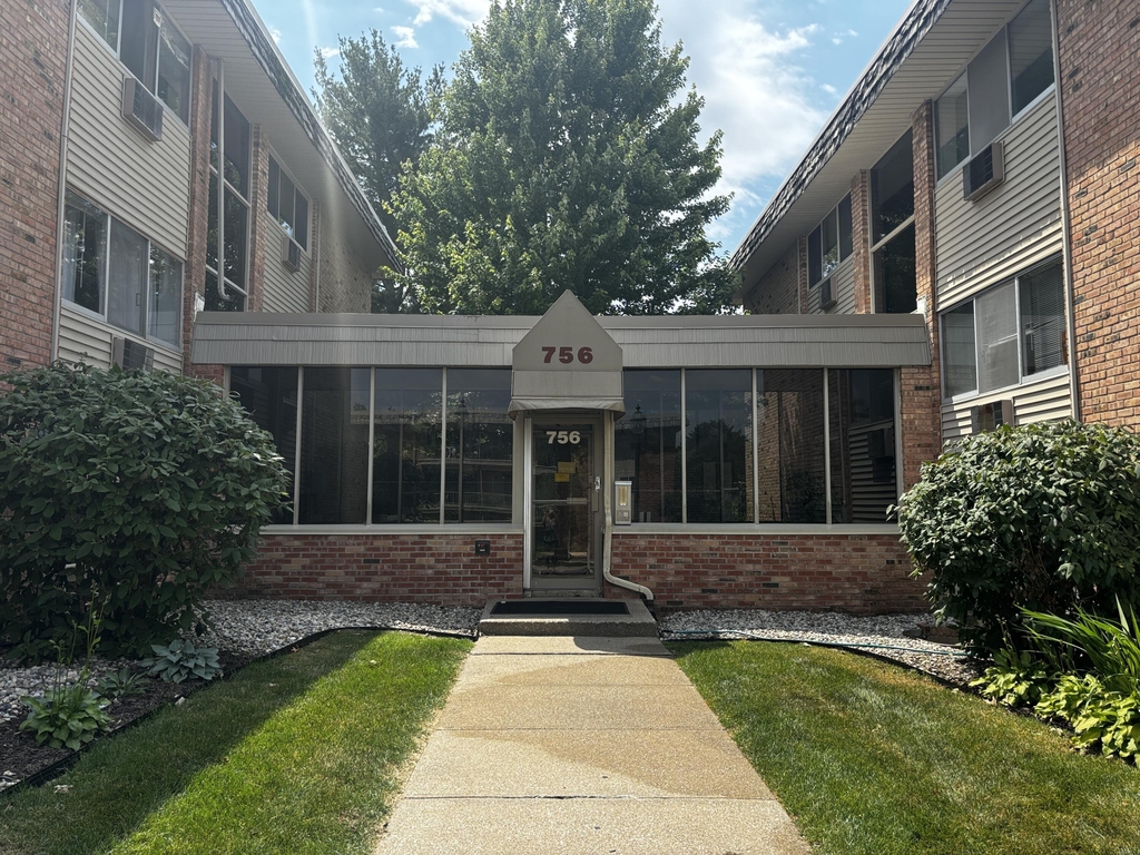 756 W Kilgore Road - Photo 0