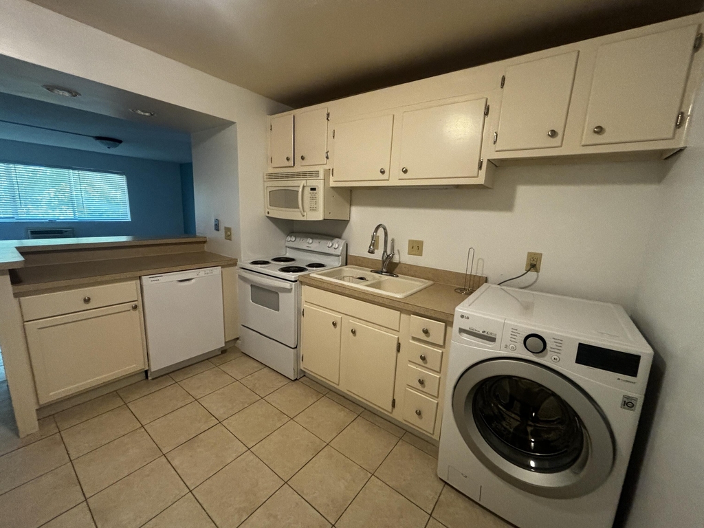 756 W Kilgore Road - Photo 4