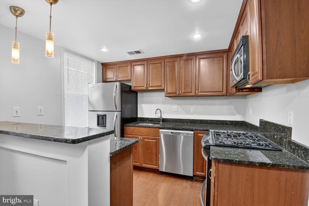 1364 Constitution Avenue Ne - Photo 6