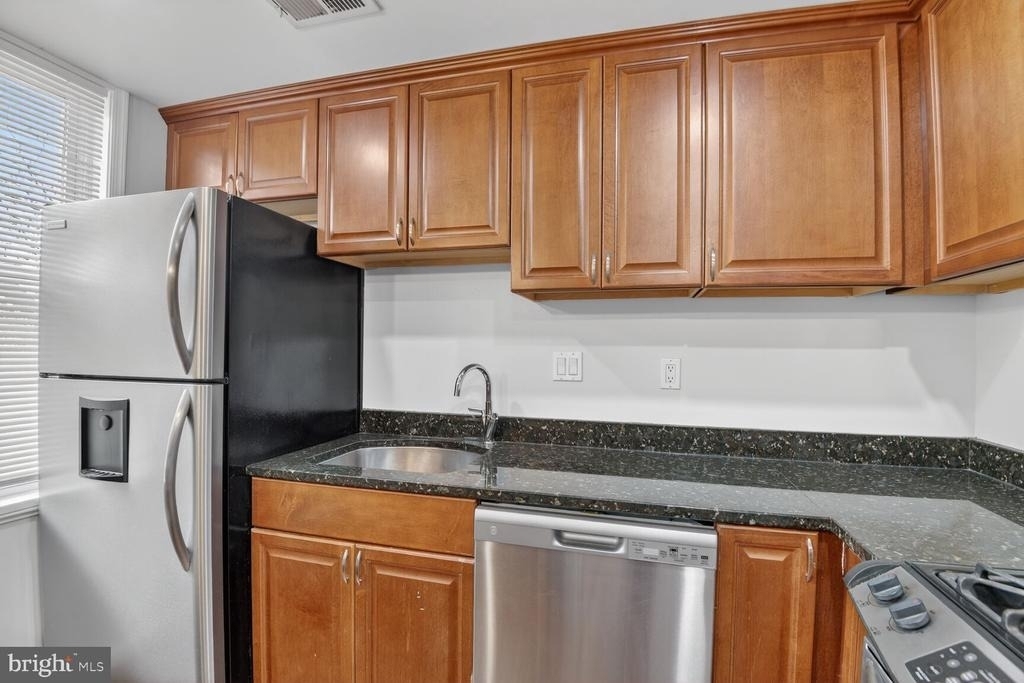 1364 Constitution Avenue Ne - Photo 8