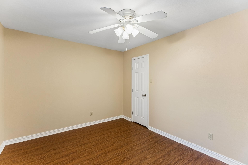 8340 Fathom Cir - Photo 16