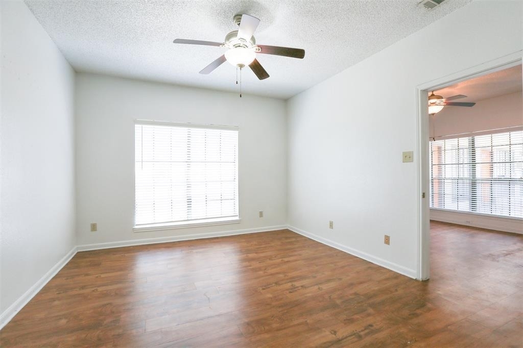 912 W 22nd St - Photo 0