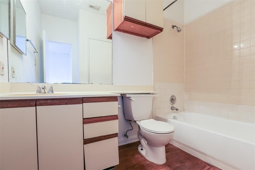 912 W 22nd St - Photo 5
