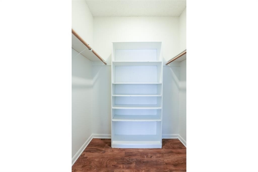 912 W 22nd St - Photo 4