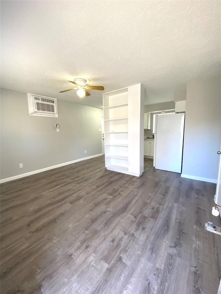 404 Swanee Dr - Photo 1