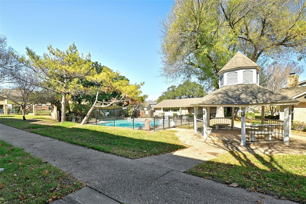 2002 Millay Dr - Photo 36
