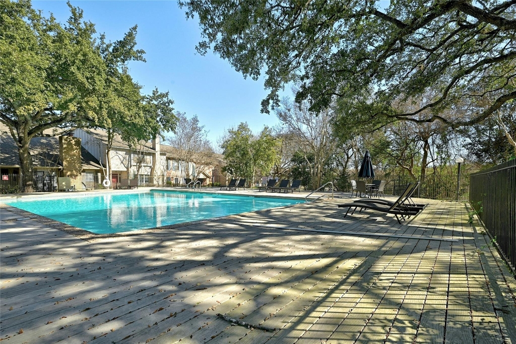 2002 Millay Dr - Photo 32