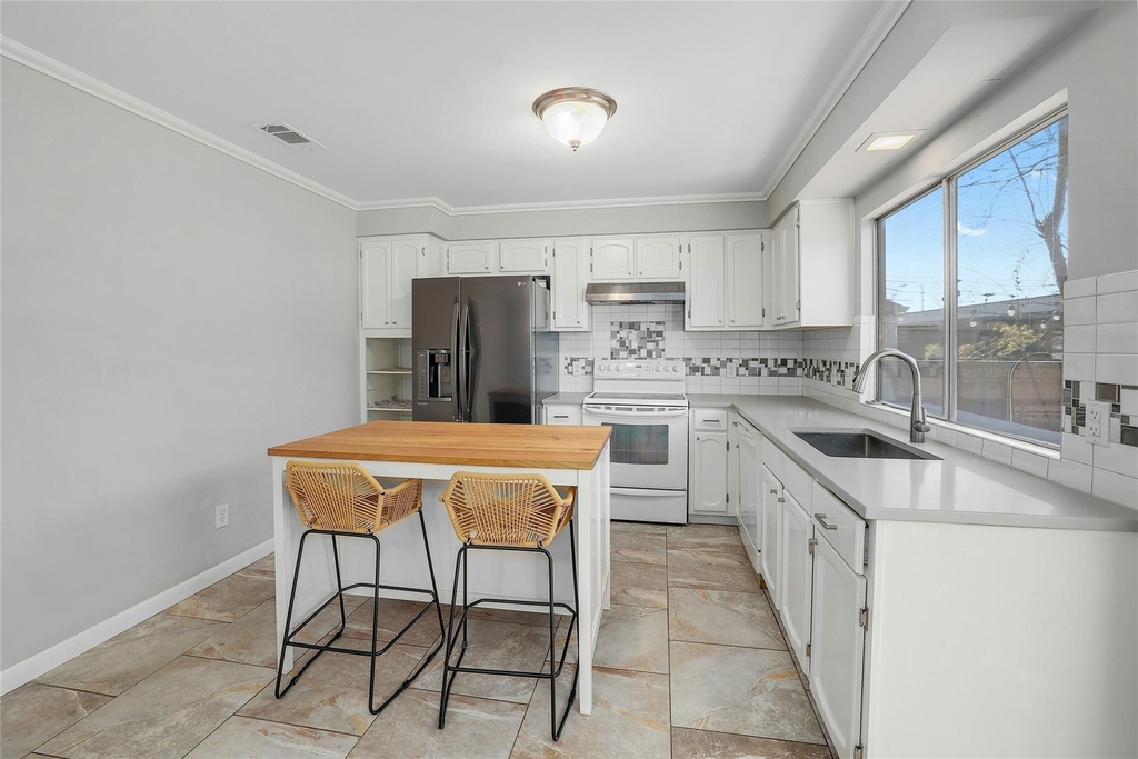 2002 Millay Dr - Photo 11