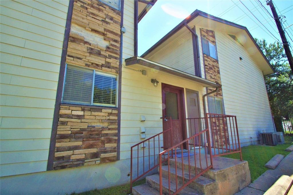 3702 S Second St - Photo 0