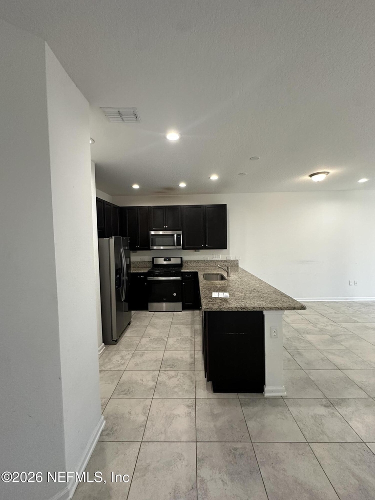 136 Pinebury Lane - Photo 3