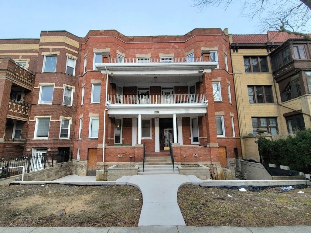 6711 N Sheridan Road - Photo 0