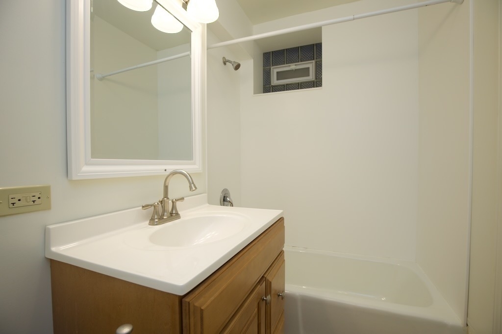 6711 N Sheridan Road - Photo 12