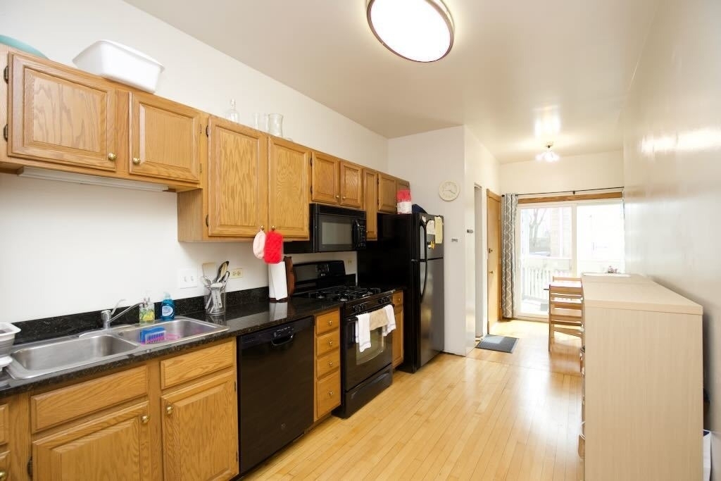 6717 N Sheridan Road - Photo 2