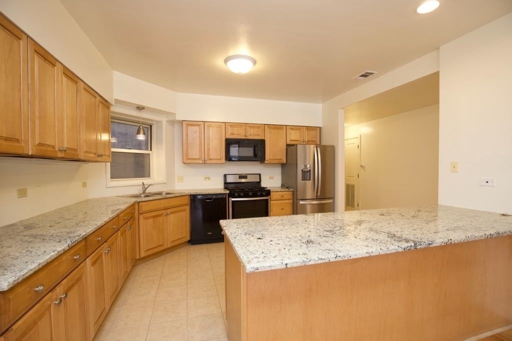 6713 N Sheridan Road - Photo 2