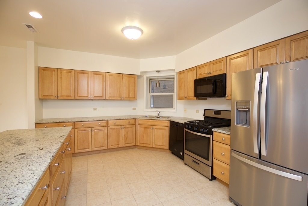 6713 N Sheridan Road - Photo 2