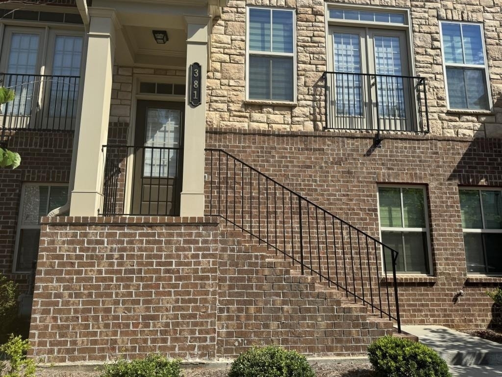 381 Northaven Avenue - Photo 1