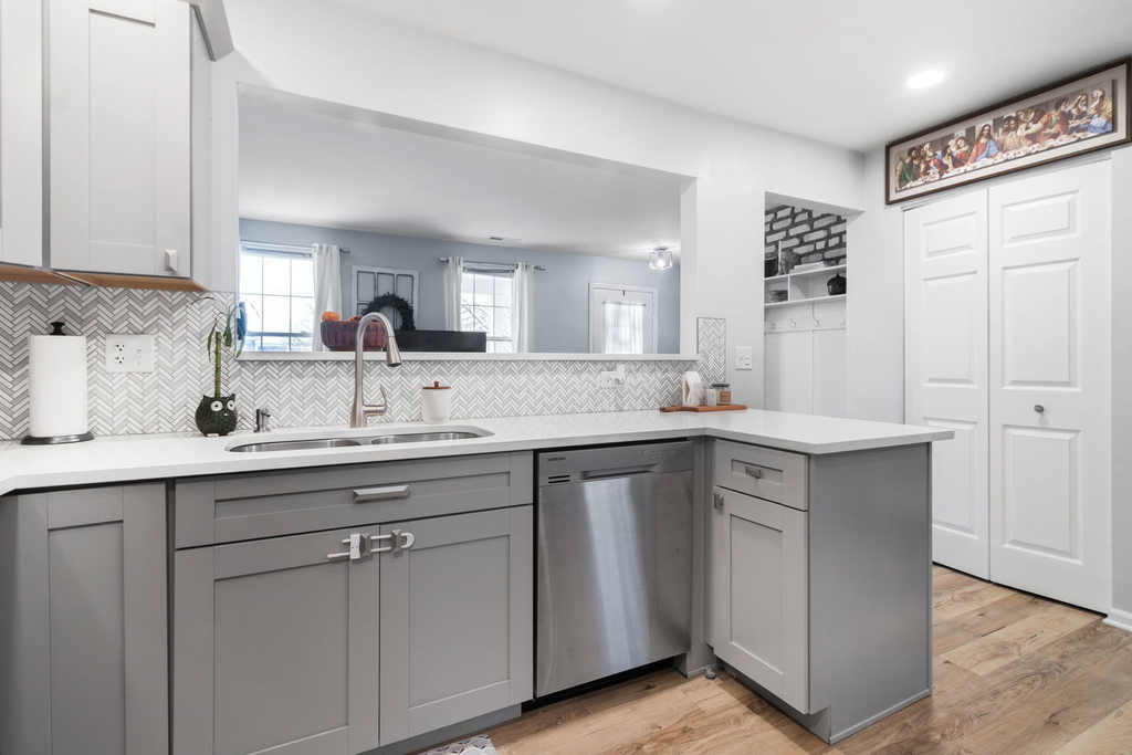 986 Four Seasons Boulevard - Photo 4