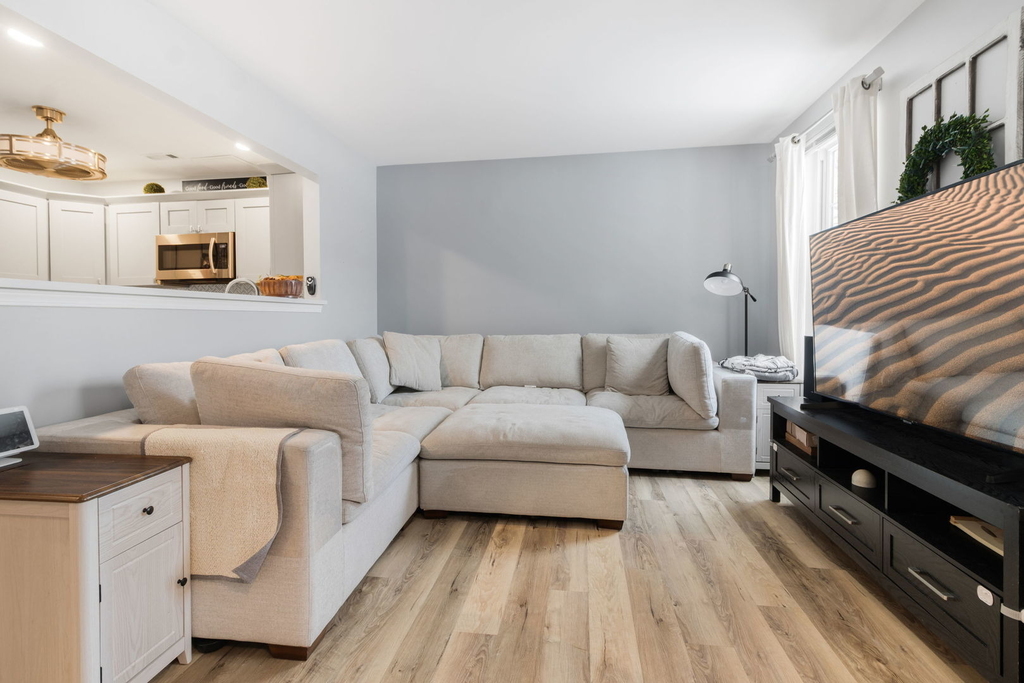 986 Four Seasons Boulevard - Photo 1