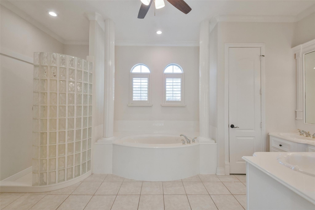8114 Hideaway Lake Circle - Photo 21