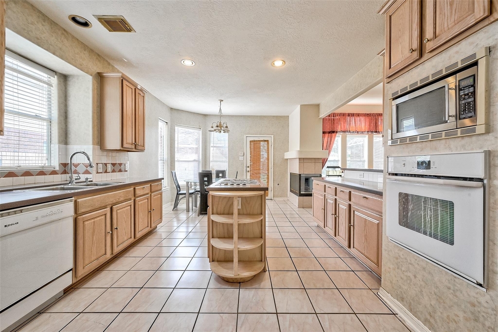 6806 Rhodes Court - Photo 15