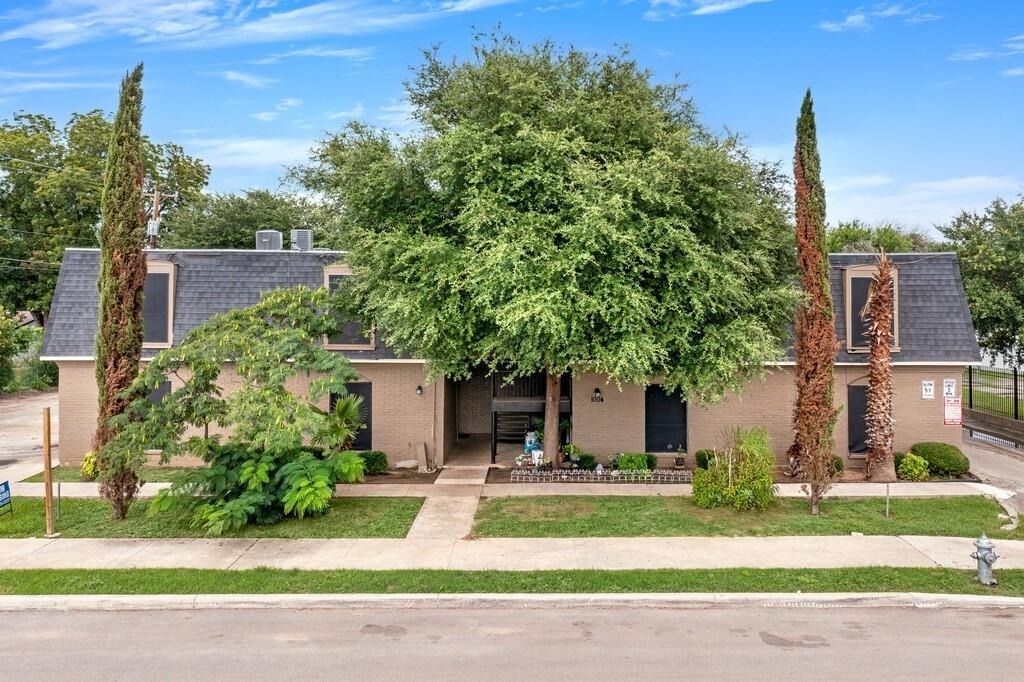 1004 Allena Drive - Photo 0