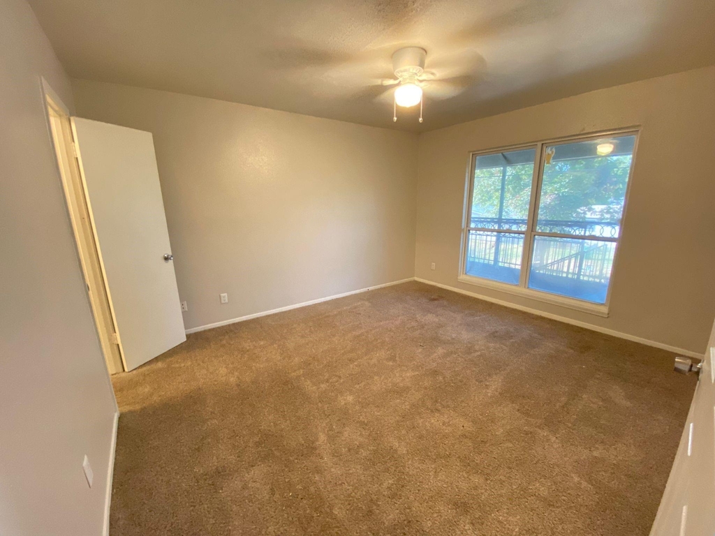 1004 Allena Drive - Photo 7