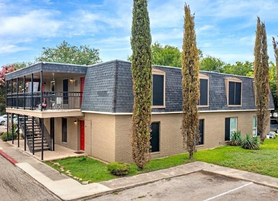 1004 Allena Drive - Photo 1