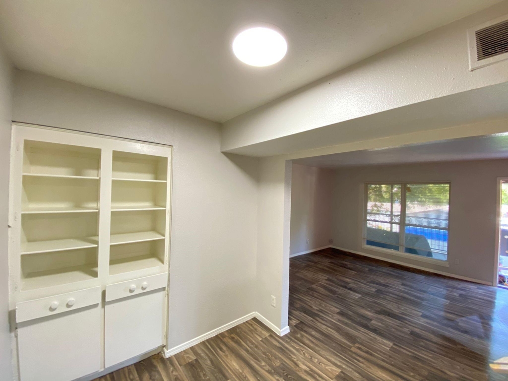 1004 Allena Drive - Photo 5