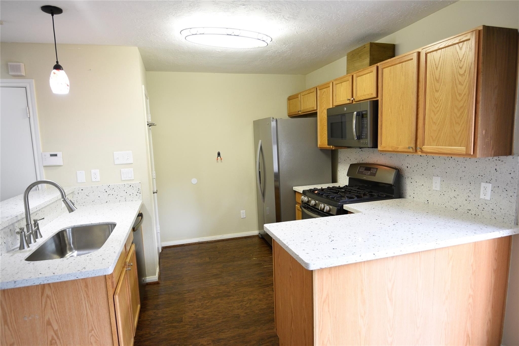1008 Andrews Street - Photo 3