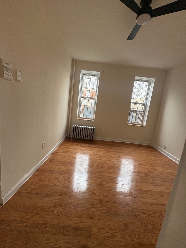 574 Osborn Street - Photo 4