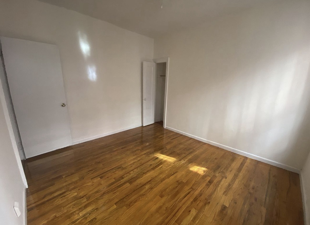 574 Osborn Street - Photo 2