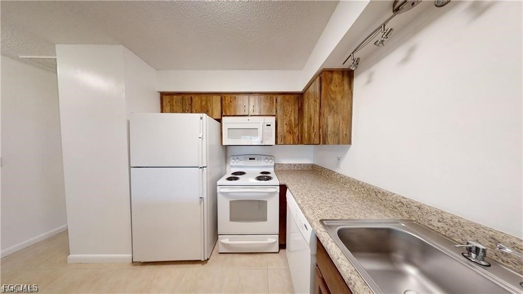 2303 Ne 6th Street - Photo 1