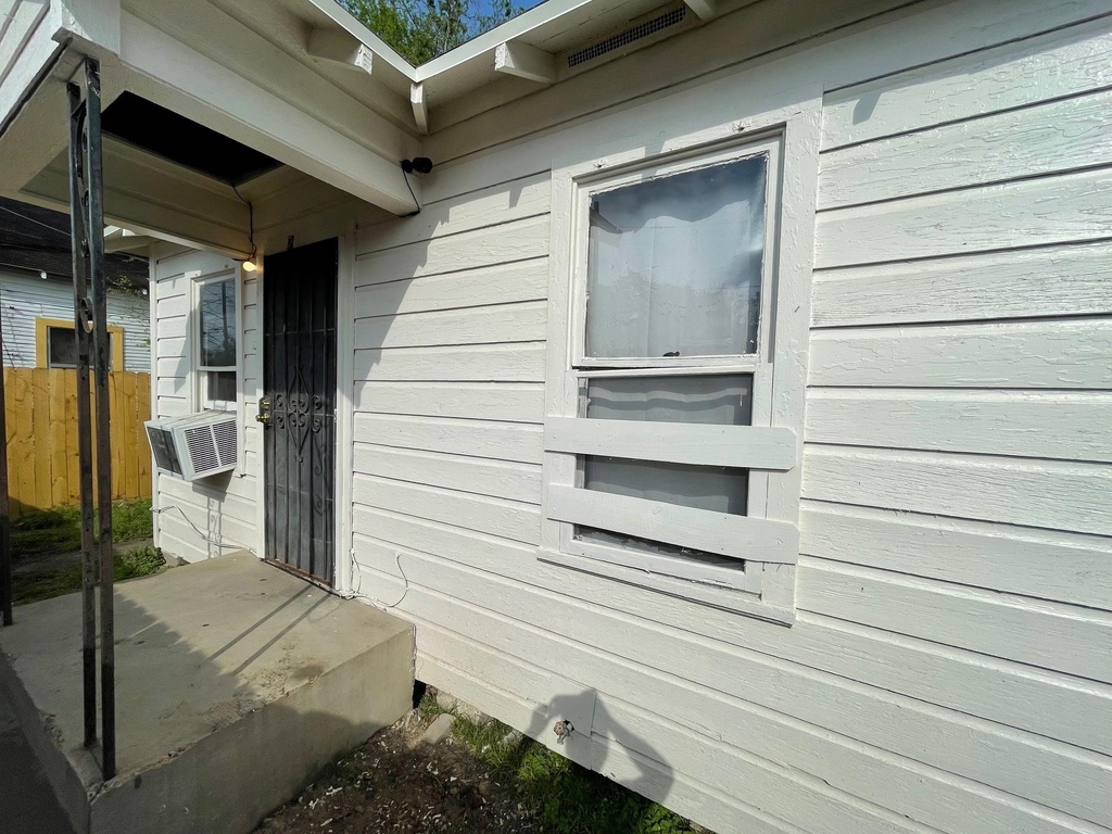 2721 Napoleon Street - Photo 0