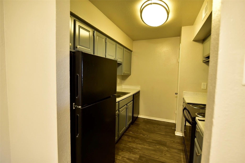 14403 Pavilion Point - Photo 3