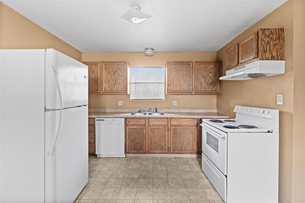2200 Peach Avenue - Photo 8