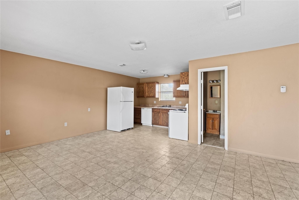 2200 Peach Avenue - Photo 9