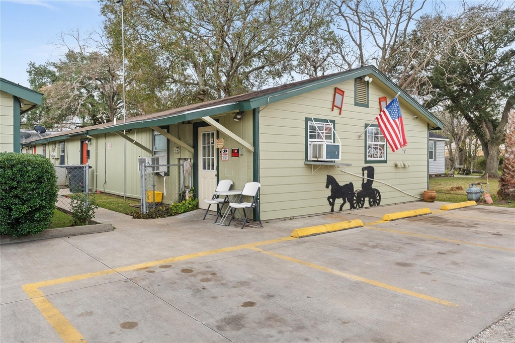 2200 Peach Avenue - Photo 0
