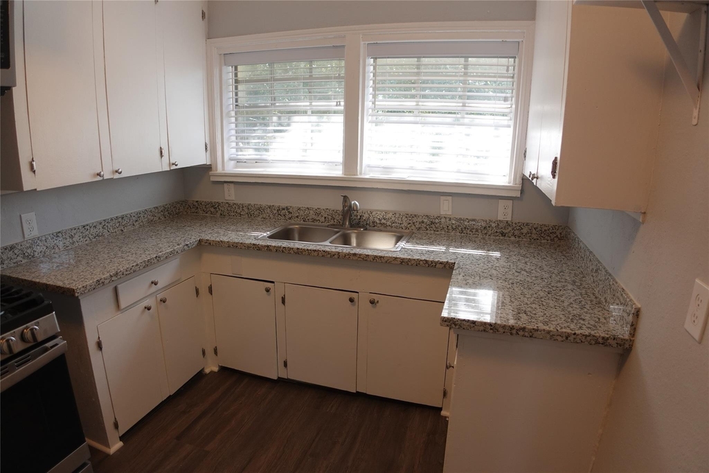 3320 Blodgett - Photo 3