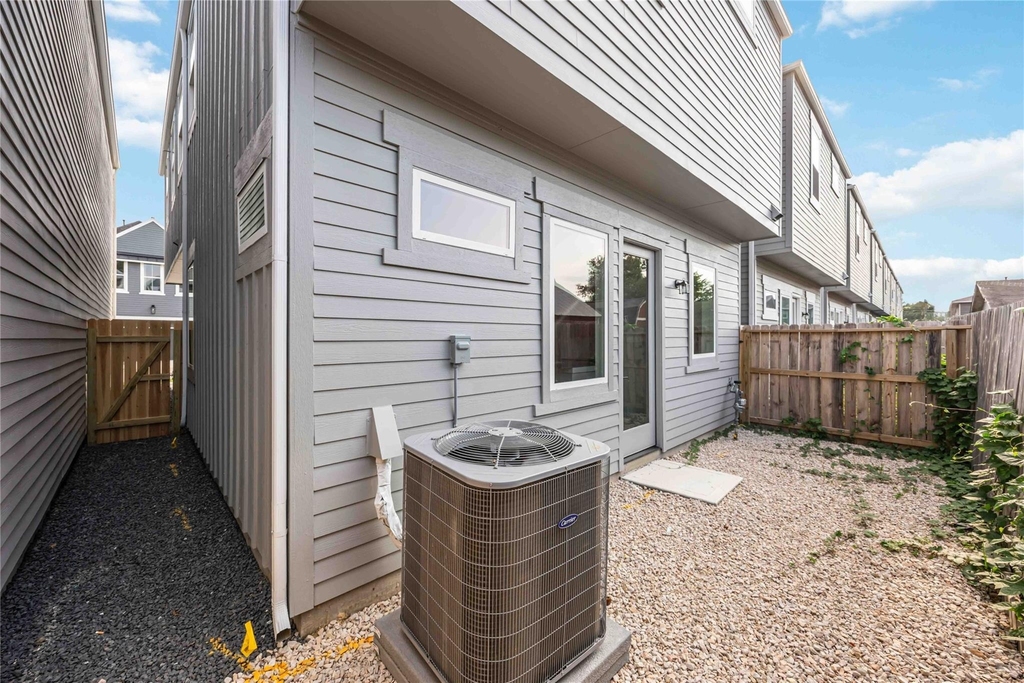 318 Charlock Street - Photo 14