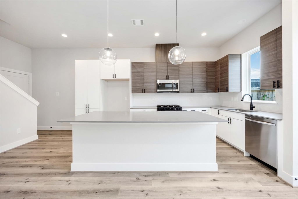 318 Charlock Street - Photo 4